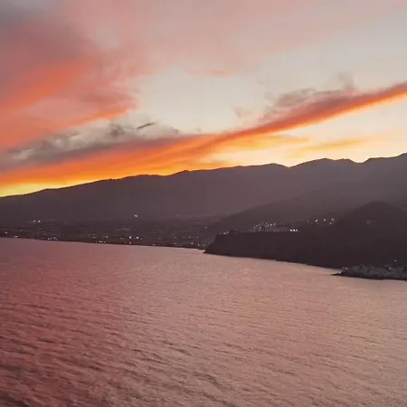 Проживание в семье With Private Bathroom And Sea View, 50 M Del Mar Радазул