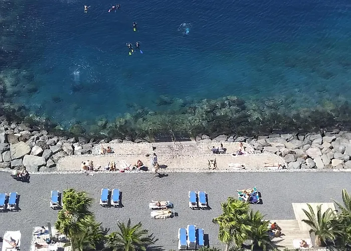 With Private Bathroom And Sea View, 50 M Del Mar Accommodatie bij particulieren Radazul