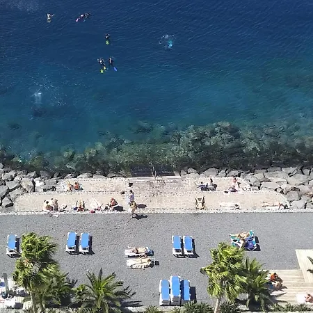 With Private Bathroom And Sea View, 50 M Del Mar Homestay Radazul