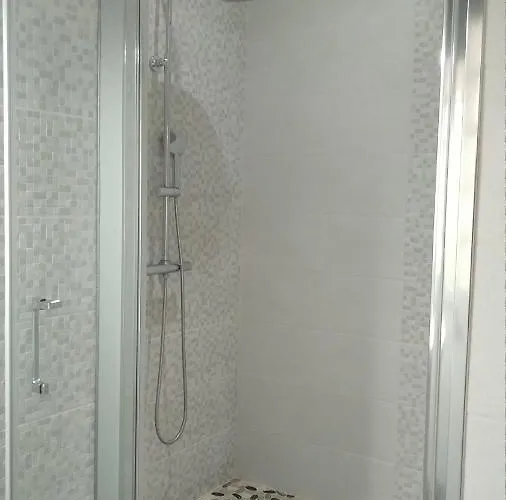 With Private Bathroom And Sea View, 50 M Del Mar בית אירוח Radazul