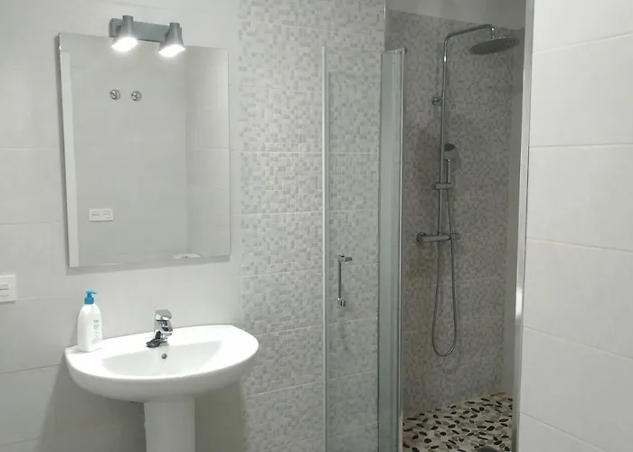 With Private Bathroom And Sea View, 50 M Del Mar בית אירוח *