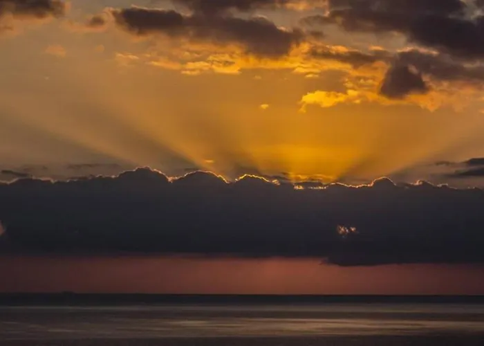 With Private Bathroom And Sea View, 50 M Del Mar